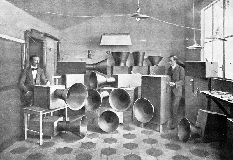 Intonarumori - Luigi Russolo's new instrument